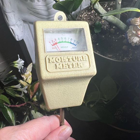 Moisture meter for plants. It shows the moisture level of the plant. Easy to use - Picture 1 of 5